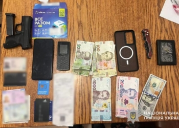 На Тернопільщині затримали псевдоволонтера, який виманив тисячі доларів у матері зниклого безвісти бійця