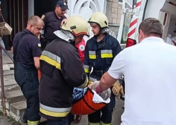 Рятувальна операція у Збаражі: сусіди та поліцейський офіцер громади визволили з безпорадного стану 78-річну пенсіонерку