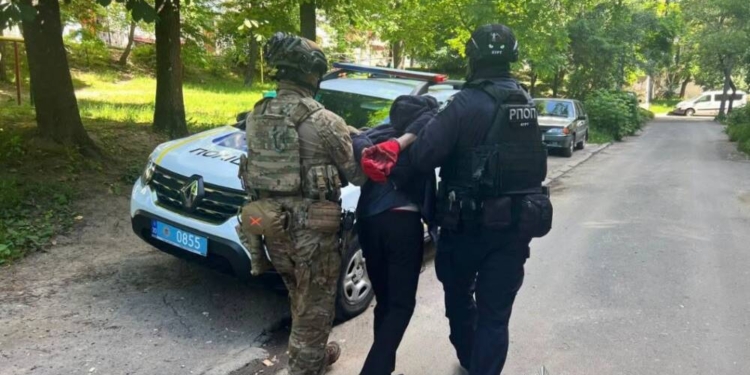 У Тернополі чоловік зачинив та погрожував вбити співмешканку