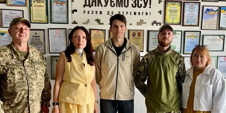 Енергія для передової: благодійний фонд «Подоляни» передав 105-й бригаді ТрО потужну зарядну станцію EcoFlow