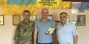 Честь і відвага: старший лейтенант Роман Кавчак із Заліщицької громади отримав відзнаку Головнокомандувача ЗСУ