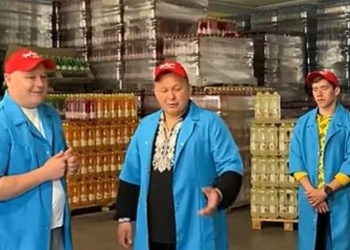 Тернопільський отець-блогер показав залаштунки заводу «Червона Калина»: екскурсія виробництвом разом із синами