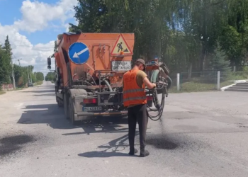 На державних автошляхах Тернопільщини ліквідовують ямковість та наслідки негоди