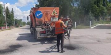 На державних автошляхах Тернопільщини ліквідовують ямковість та наслідки негоди