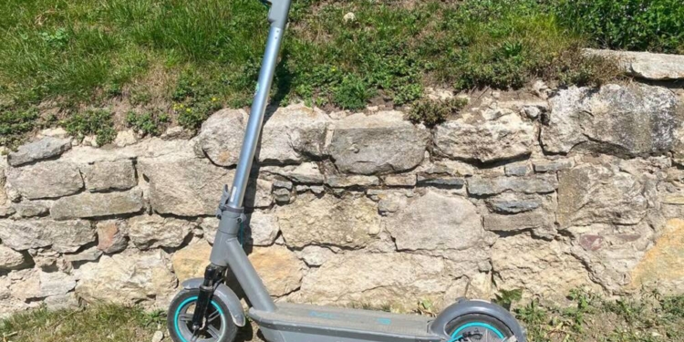 Дитина впала з електросамоката та вдарилася головою: на Чортківщині поліція з'ясовує обставини ДТП