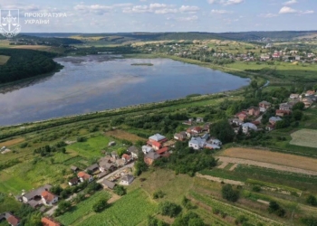 Бережанська прокуратура через суд вимагає повернути громаді став площею понад 91 га та стягнути 243 тисячі грн боргу