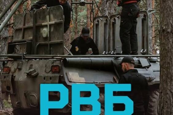 За кожною справною бойовою машиною стоїть кропітка праця тих, хто щодня ремонтує