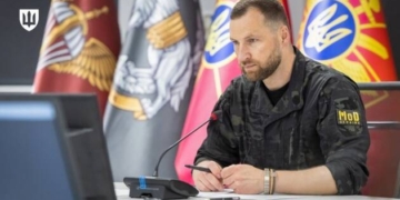 звільнення Хмари з військової служби