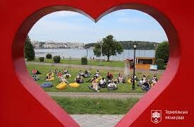 День молоді у Тернополі: ватра та кіно під зірками