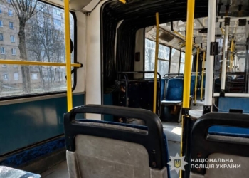 Залишила сумку без нагляду: у пасажирки тернопільського тролейбуса викрали гроші та документи