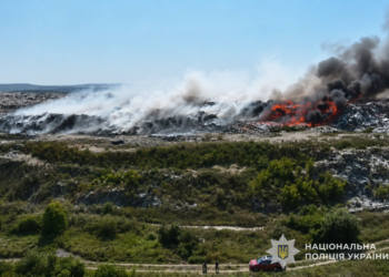 На Тернопільщині ліквідували пожежу на сміттєзвалищі