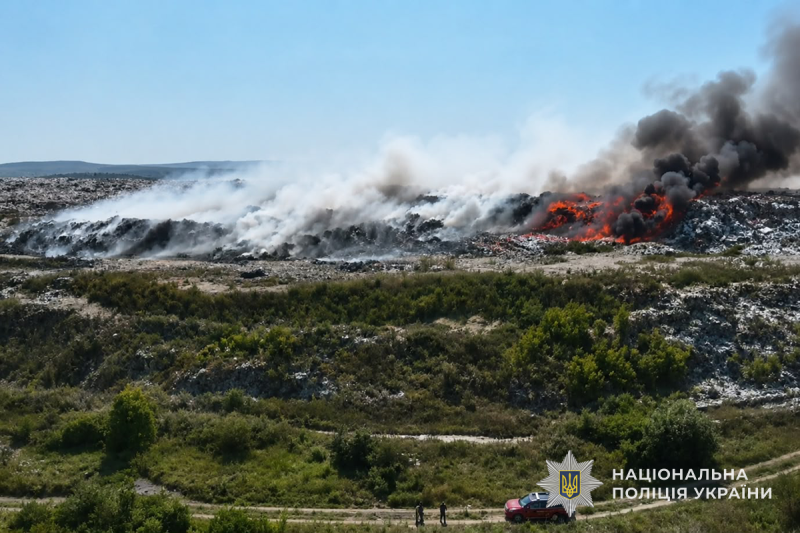 На Тернопільщині ліквідували пожежу на сміттєзвалищі
