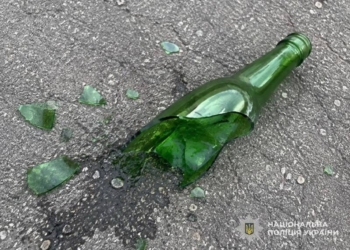 На Тернопільщині пенсіонер травмував підлітка пляшкою