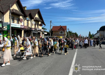 Обмеження руху в Почаєві: чому перекривали дорогу