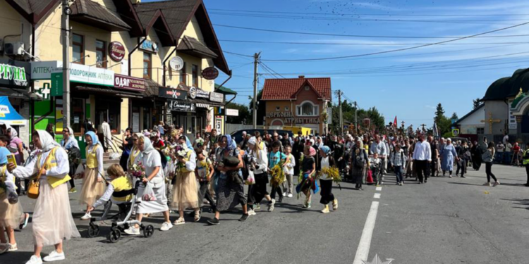 Обмеження руху в Почаєві: чому перекривали дорогу