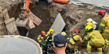 Трагедія у Тернополі: двоє людей загинули через обвал ґрунту