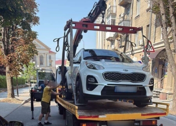 У Тернополі за липень евакуювали 72 авто за порушення