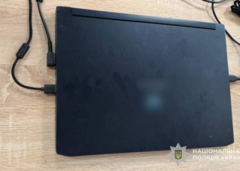 У Тернополі поліція затримала чоловіка за крадіжку ноутбука