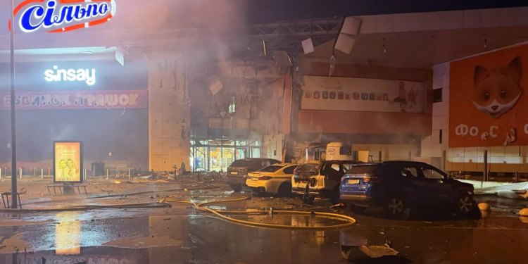 Атака на ТРЦ у Сумах: кількість жертв зросла до трьох