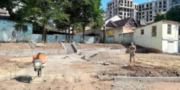 Біля дитячої поліклініки у Тернополі облаштовують сучасний інклюзивний простір
