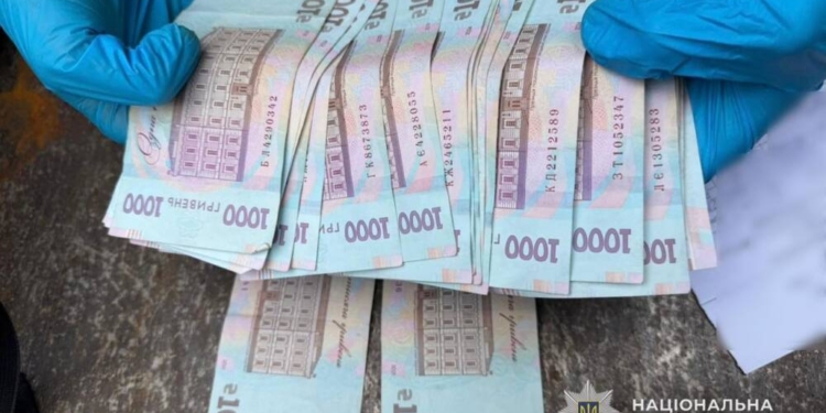 На Тернопільщині посадовець попався на хабарі за саджанці
