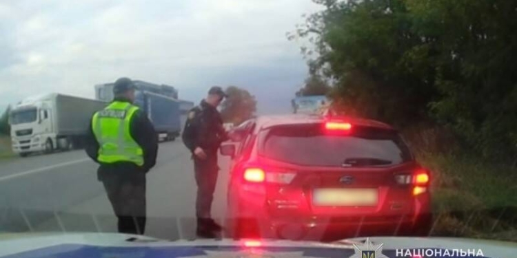 На Тернопільщині водійка відкуповувалася від поліції