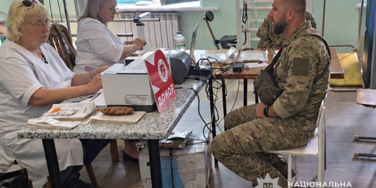 Поліцейські з Тернопільщини здали кров для поранених воїнів