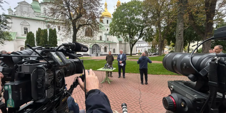 Польща підтримає вступ України до ЄС: заява Сікорського