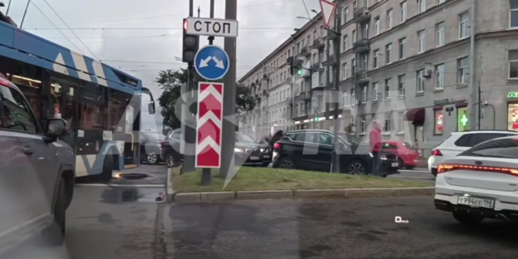 У Петербурзі виник дефіцит пального: черги на АЗС до 2 км
