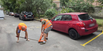 Демонтаж незаконних паркувальних бар'єрів у Тернополі