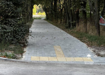 У Тернополі облаштували новий безбар’єрний тротуар