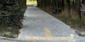У Тернополі облаштували новий безбар’єрний тротуар