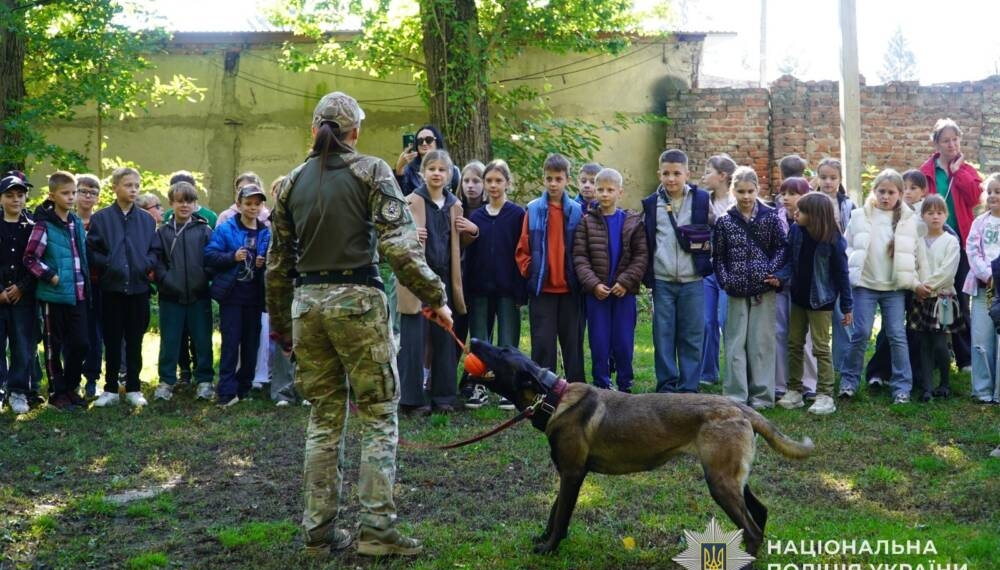У Тернополі поліцейські вчили дітей дбати про тварин