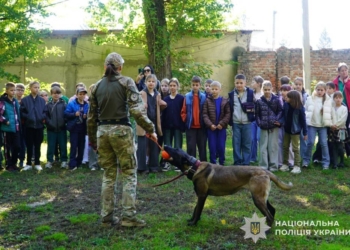У Тернополі поліцейські вчили дітей дбати про тварин