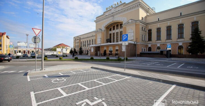 У Тернополі шукають оператора парковки на Привокзальному