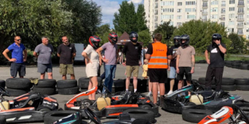У Тернополі ветерани опановують картинг