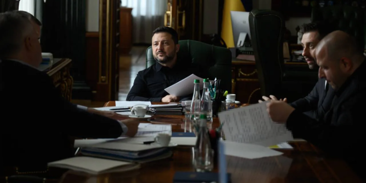 Зеленський готується до переговорів з представниками США