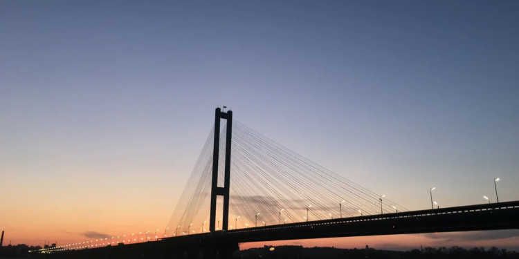 Чергова атака на Південний міст у Києві: деталі події
