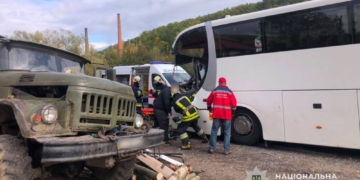 ДТП на Чортківщині: вантажівка врізалася в автобус