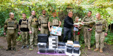 Дитячі малюнки та необхідне спорядження: Сергій Надал відвідав воїнів 44-ї артилерійської бригади на передній лінії