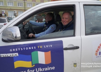 Ірландські волонтери передали авто для поранених бійців