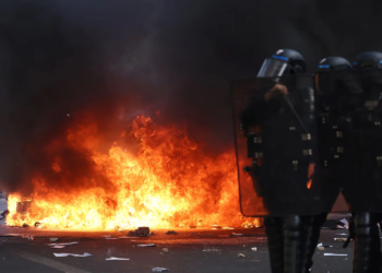 Масштабні протести у Франції: сотні постраждалих у ліцеях