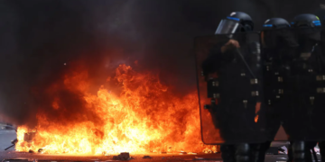 Масштабні протести у Франції: сотні постраждалих у ліцеях