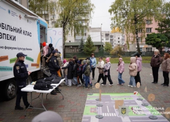 Мобільний клас безпеки навчає школярів Тернополя
