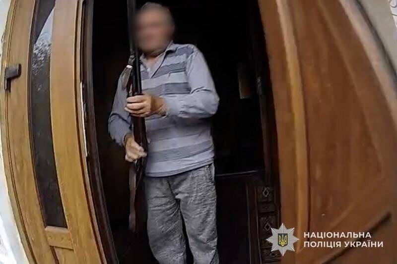 На Тернопільщині чоловік погрожував вбити поліцейських