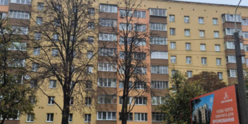 На вулиці Київській у Тернополі видаляють аварійні дерева