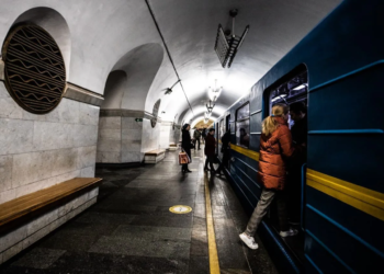 Наслідки атаки рф на Київ: пошкоджено ресторан та метро