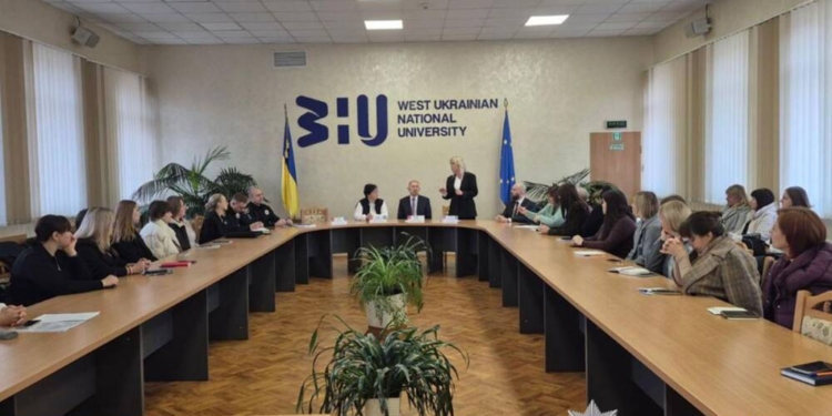 Навчання фахівців з роботи з кривдниками у Тернополі