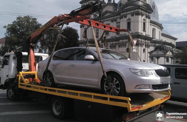 Понад 3700 штрафів: як у Тернополі карають за паркування