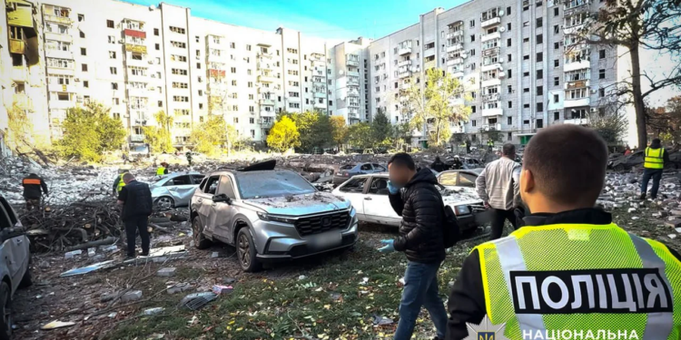 Ракетний удар по Кременчуку: двоє загиблих та постраждалі